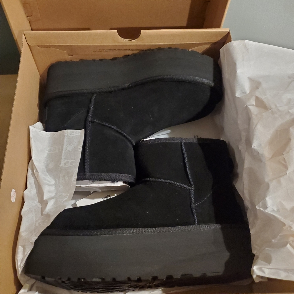 SOLD Ugg Classic Mini Platform Boots Black 7
